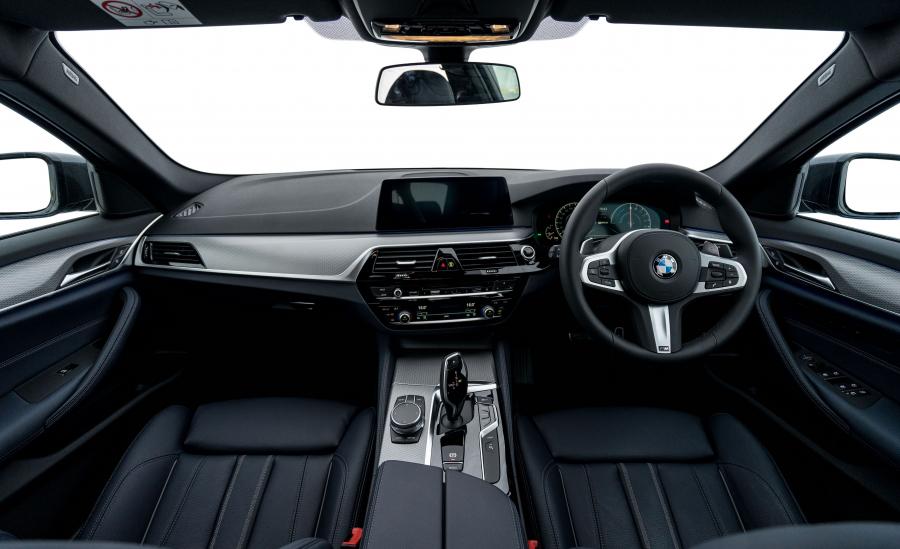 Торпедо BMW 530e M Sport (G30) 2019 года  (MY) (фото 14 из 15)